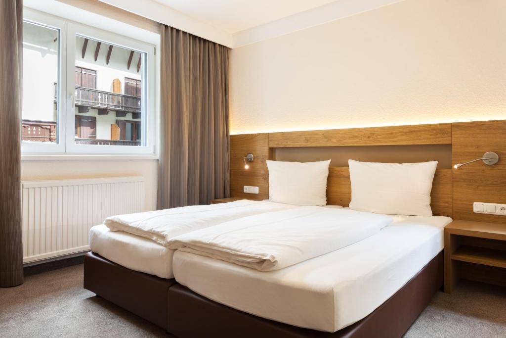 Two-Bedroom Apartment with Balcony II,63956353:JPEG