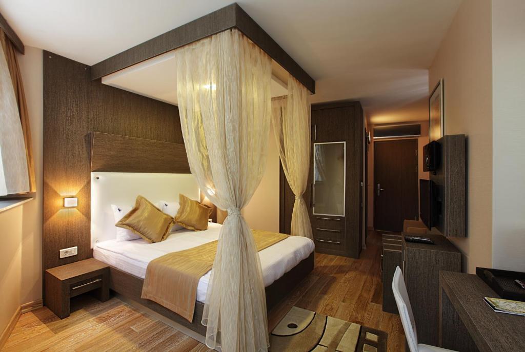 Semi Basement Room