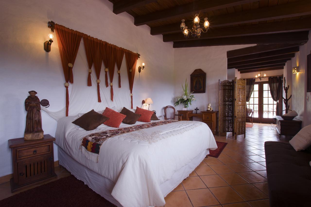 Deluxe Queen Suite