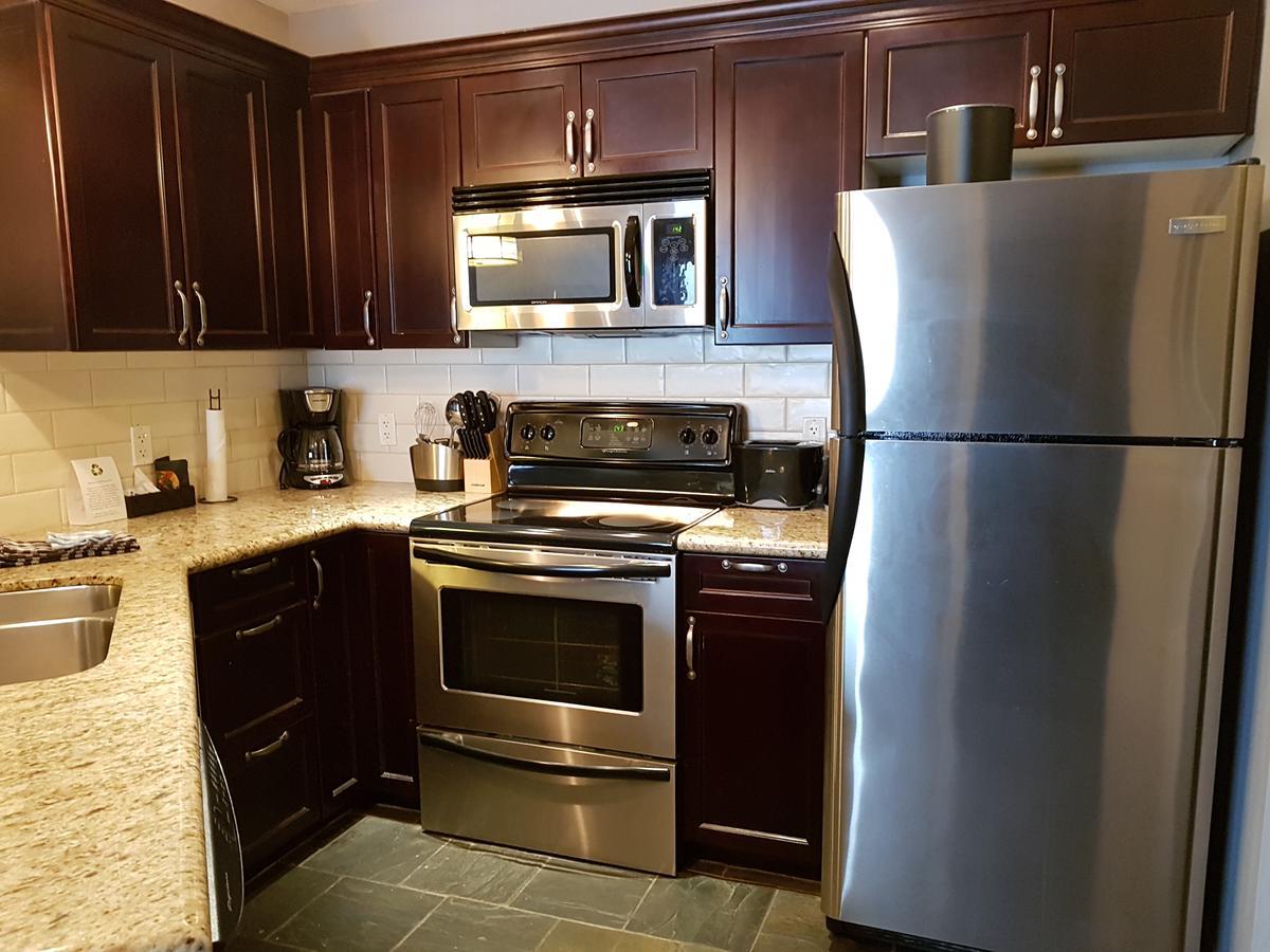 One-Bedroom Suite Mountain View