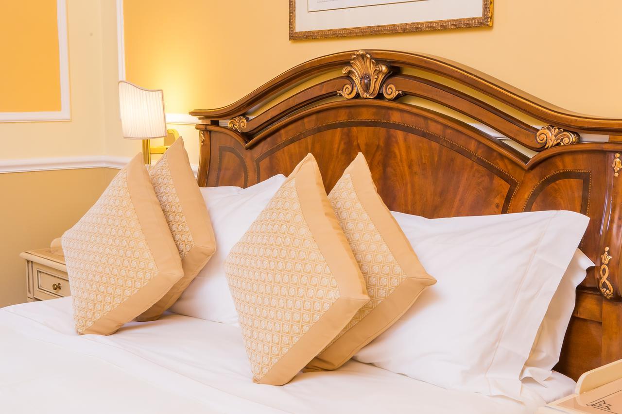 Double or Twin Room (1 Adult)