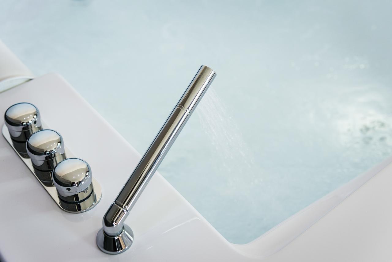 King Suite Spa Bath