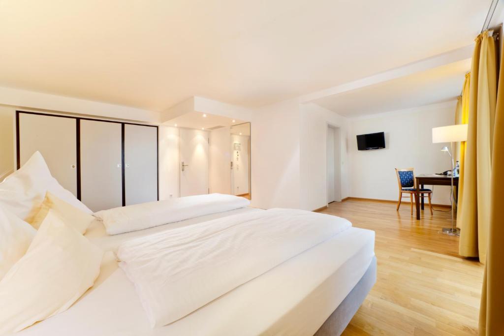 Double Room,78953421:JPEG