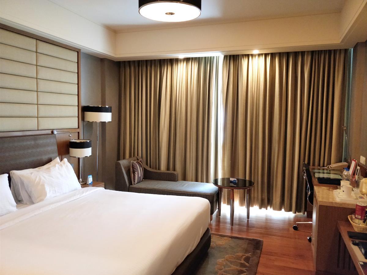 Business Class Room with Two-way Airport Transfer and Complimentary 1+1 Happy Hours from 6pm to 8pm and 15% off on Food & Beverage Services , Laundry Services and Spa
