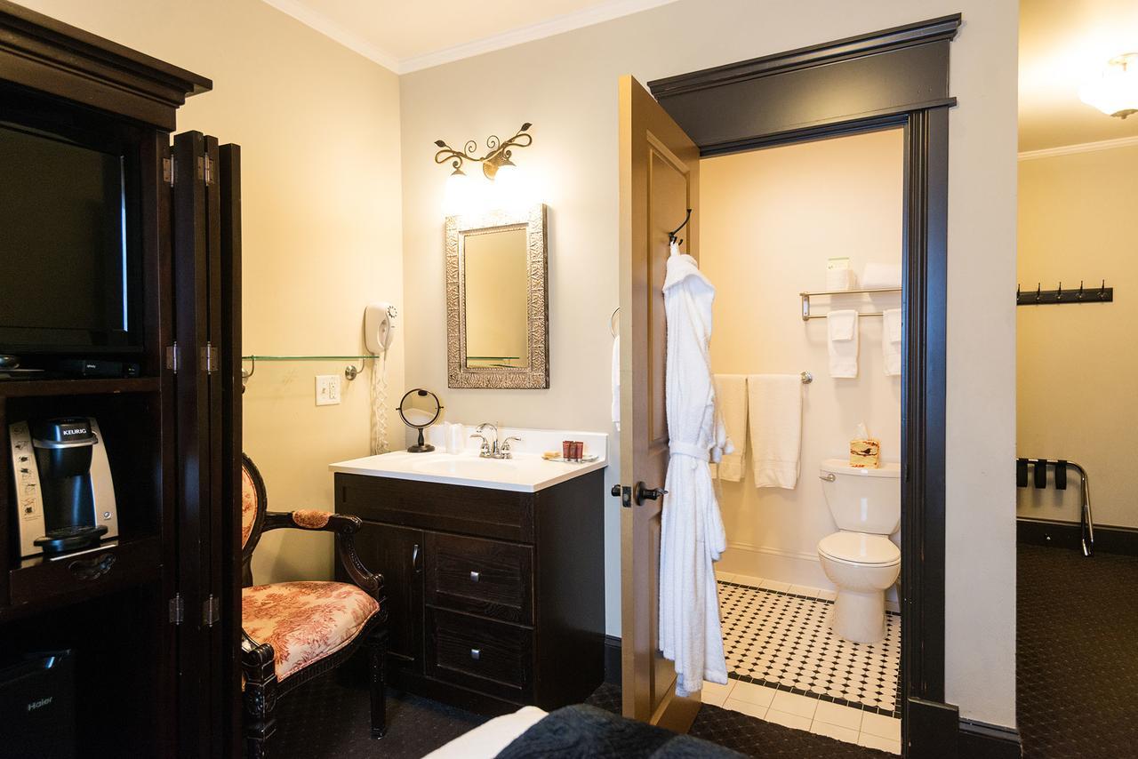Double Room 7 with Private Bathroom