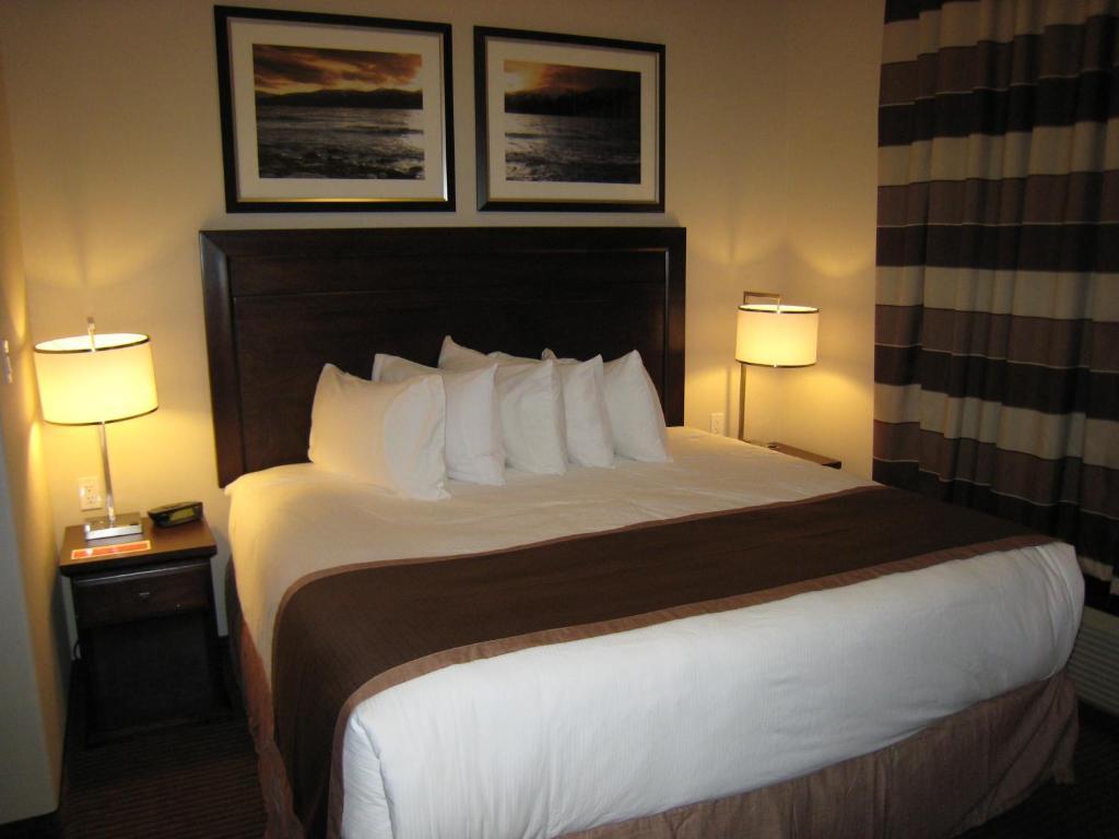 Deluxe King Suite