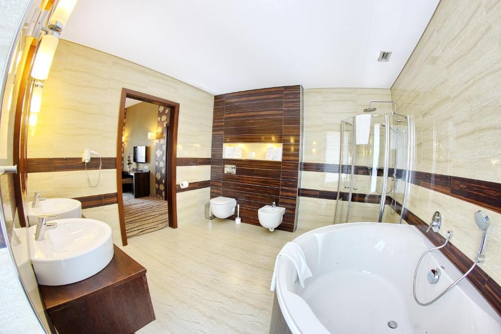 Deluxe Suite,64812184:JPEG