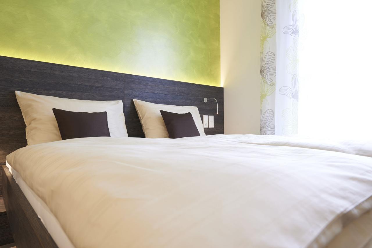 One-Bedroom Apartment,648781527:JPEG