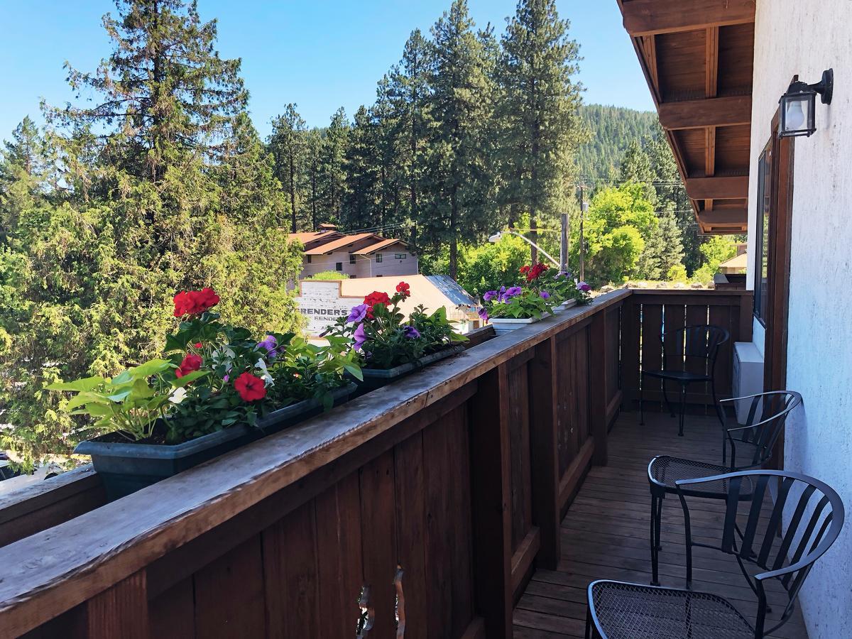 Deluxe King Room with Balcony,655284693:JPEG