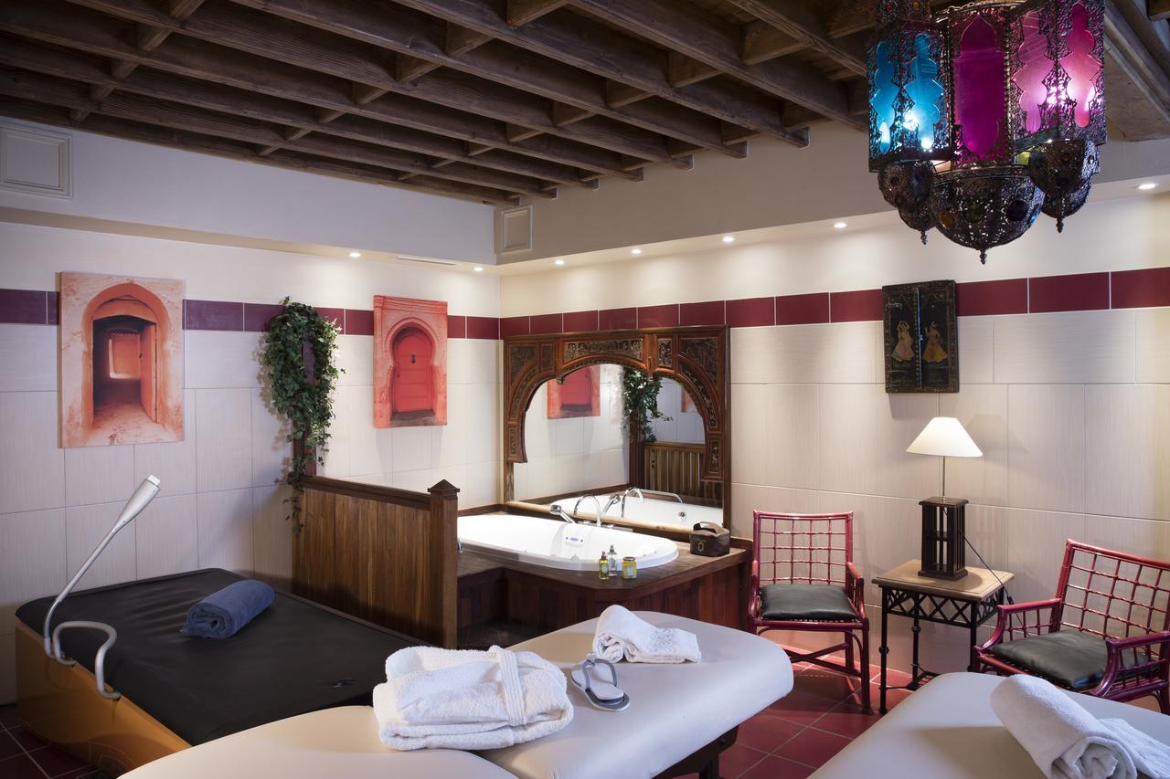 Suite with Spa Bath,656803953:JPEG