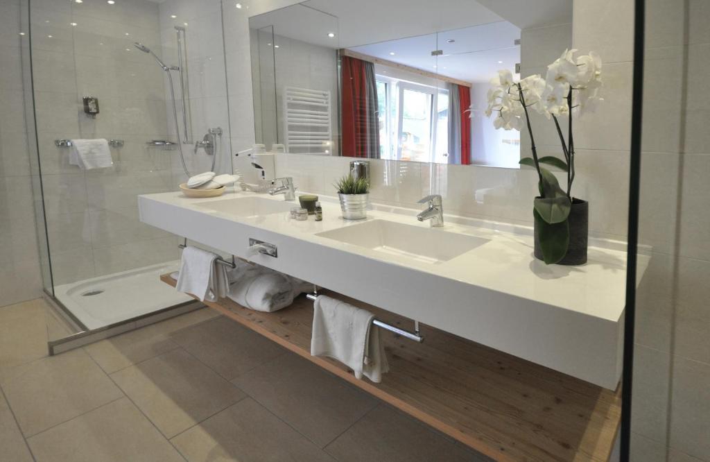 Superior Double Room with Balcony,133517949:JPEG