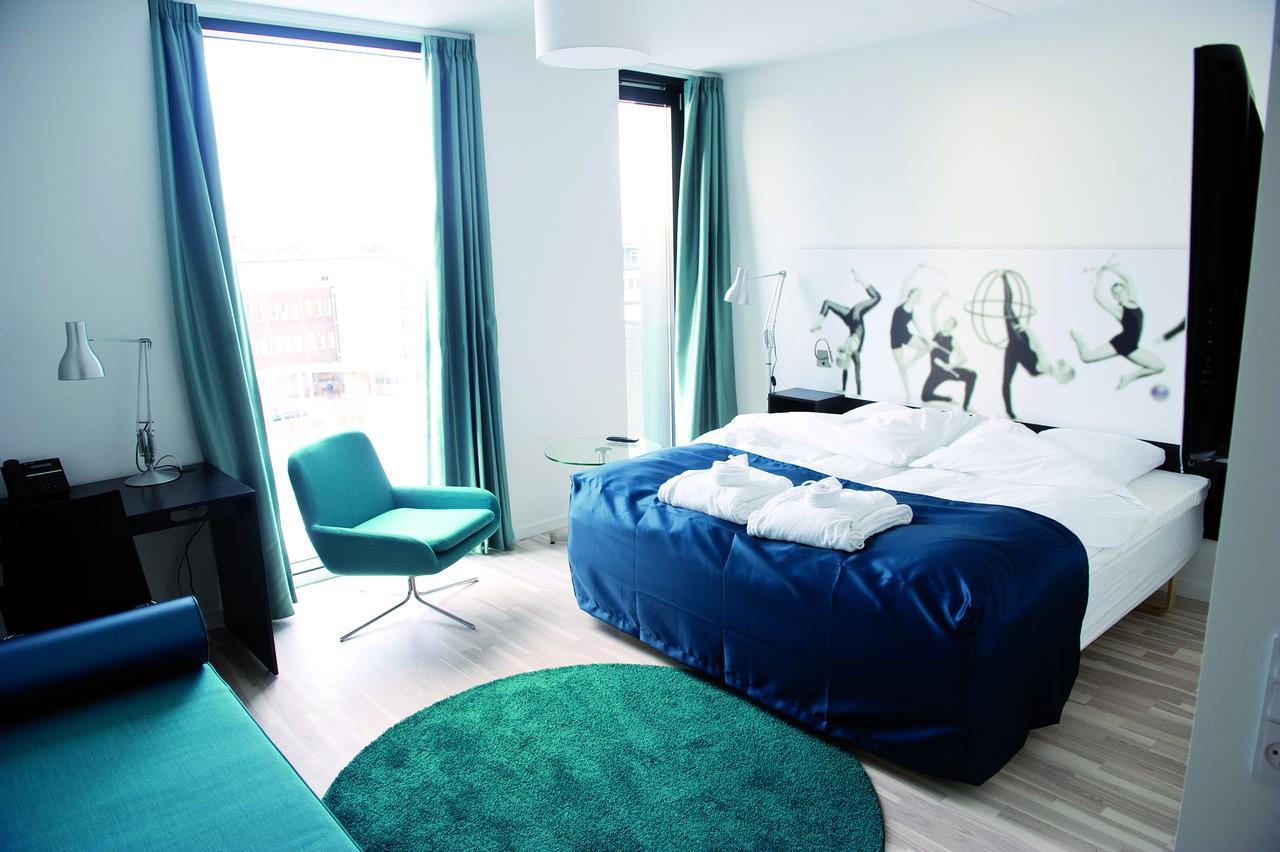 Family Room,704498377:JPEG