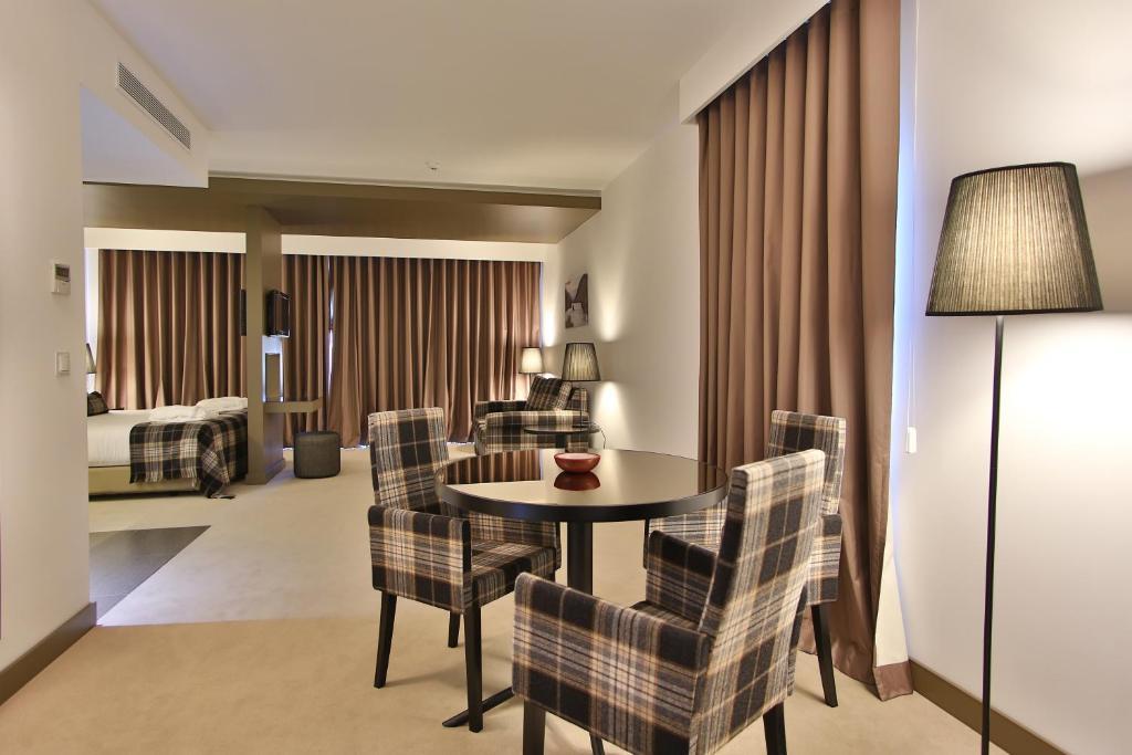 Suite with Terrace and River View - Ground Floor,65822266:JPEG
