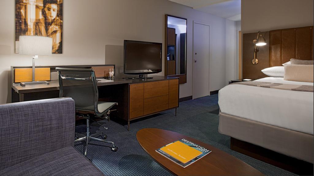 King Room with Accessible Shower - Disability Access