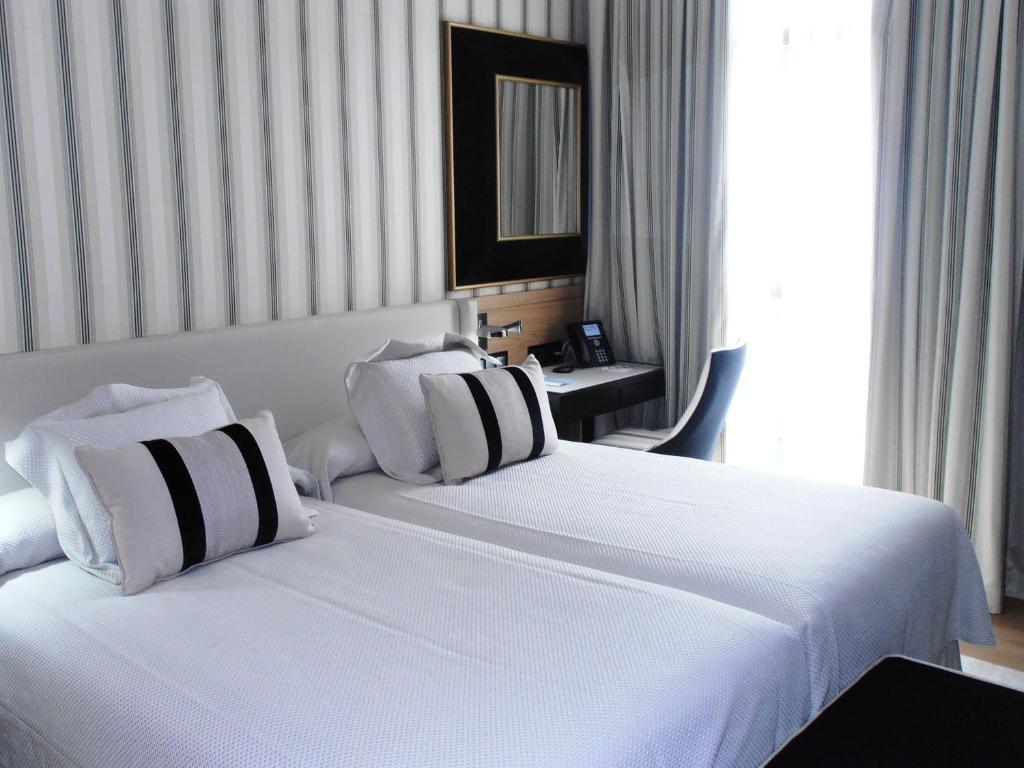 Standard Double or Twin Room,66338422:JPEG