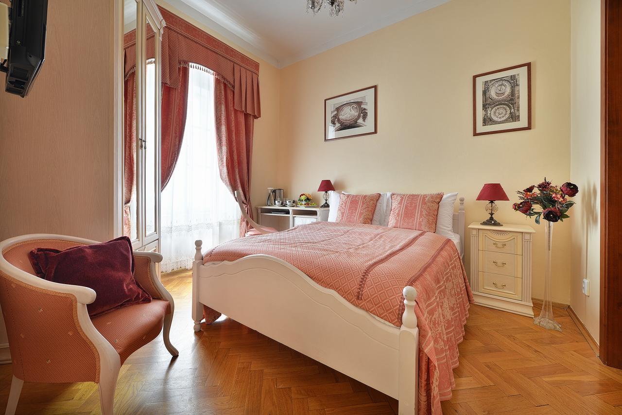 Small Double Room,663571374:JPEG