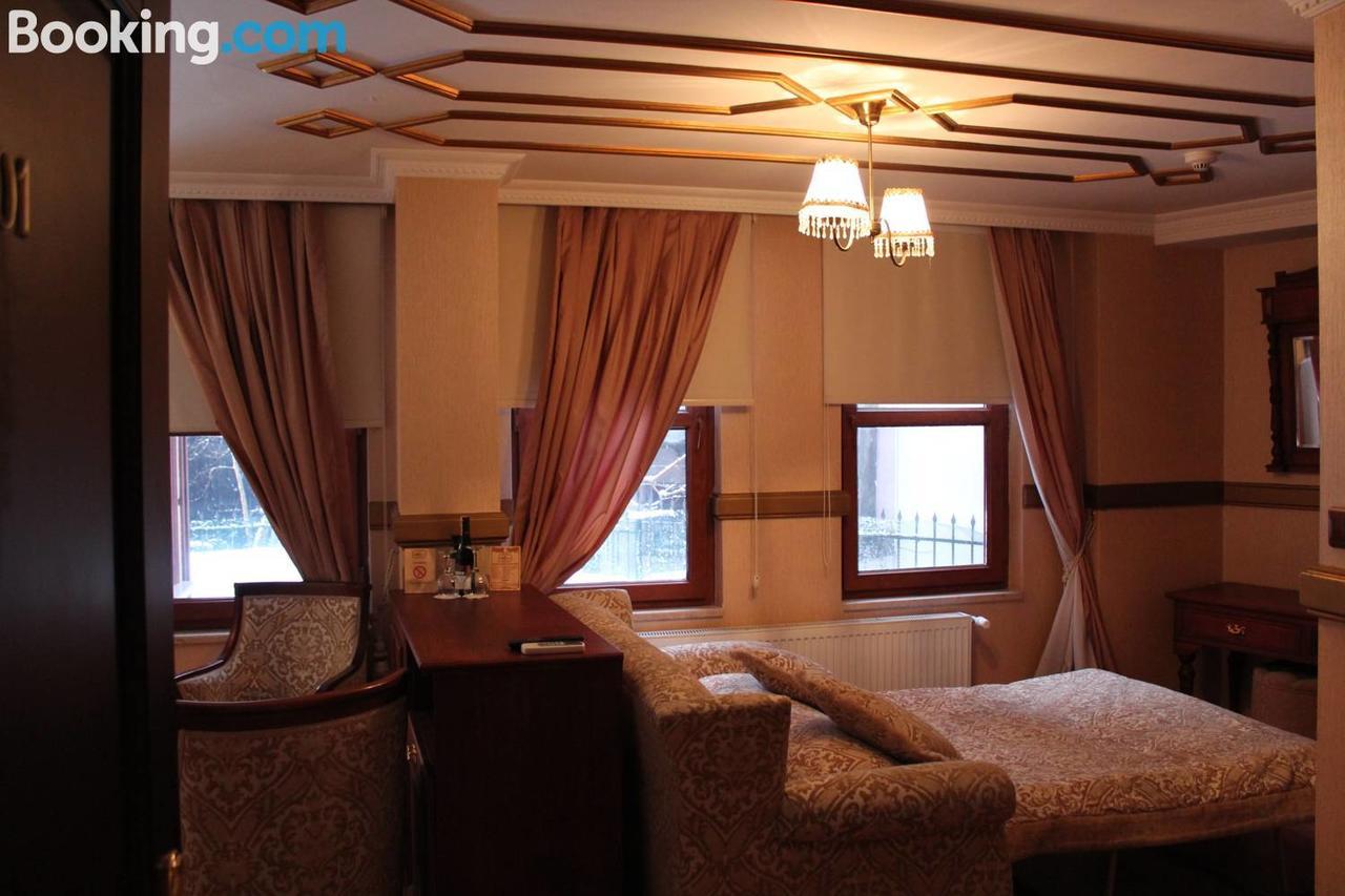 Family Room,665392233:JPEG