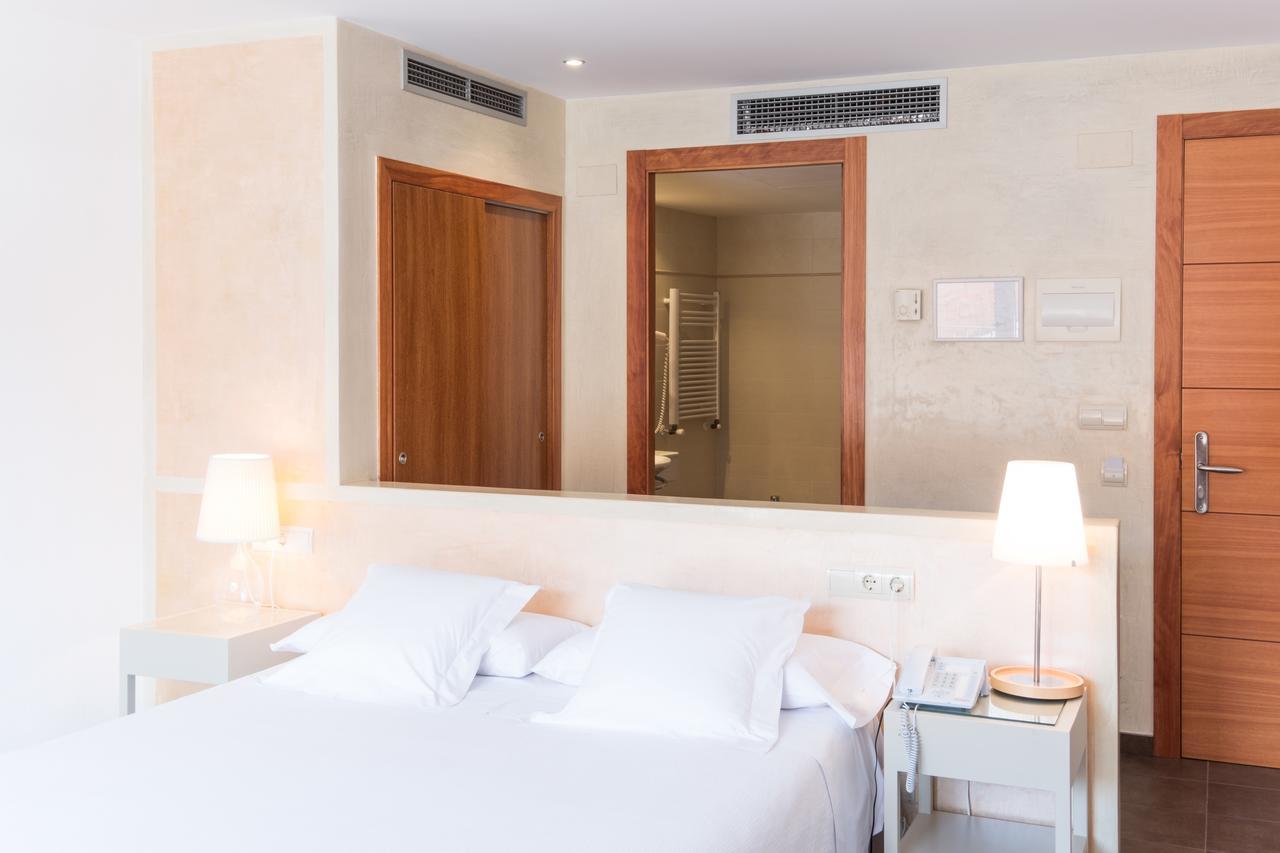 Deluxe Double Room with Balcony,663845061:JPEG