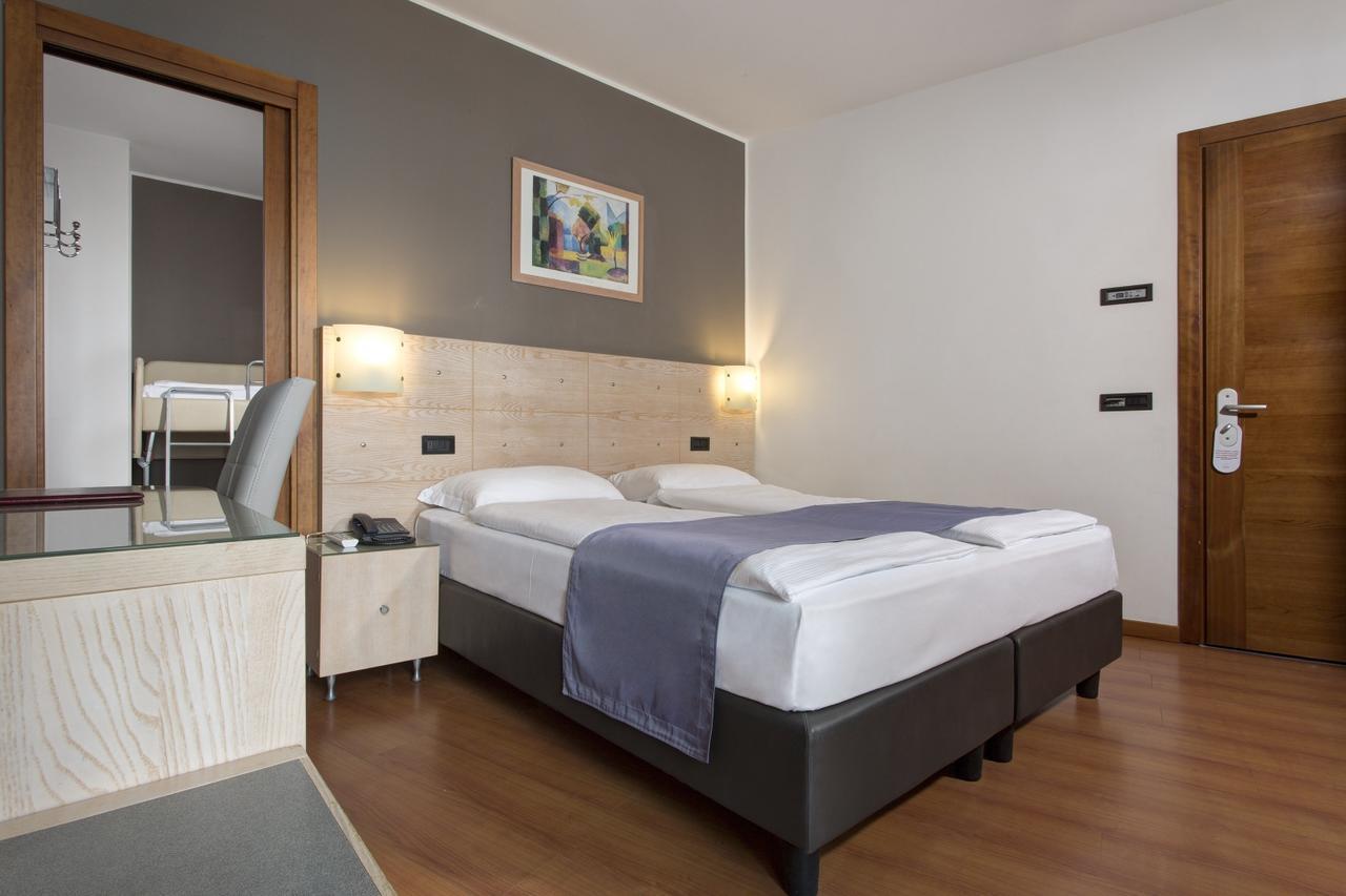 Family Room,1209538075:JPEG