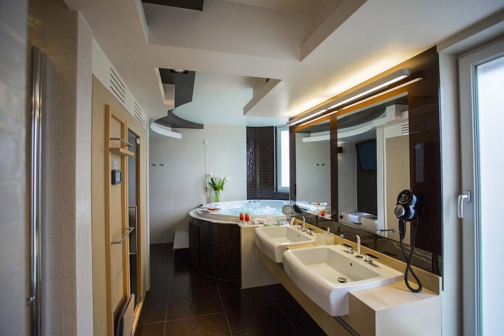 Luxury Spa Suite with Sea View, Private Sauna, Indor and Outdoor Whirlpool on the Terrace