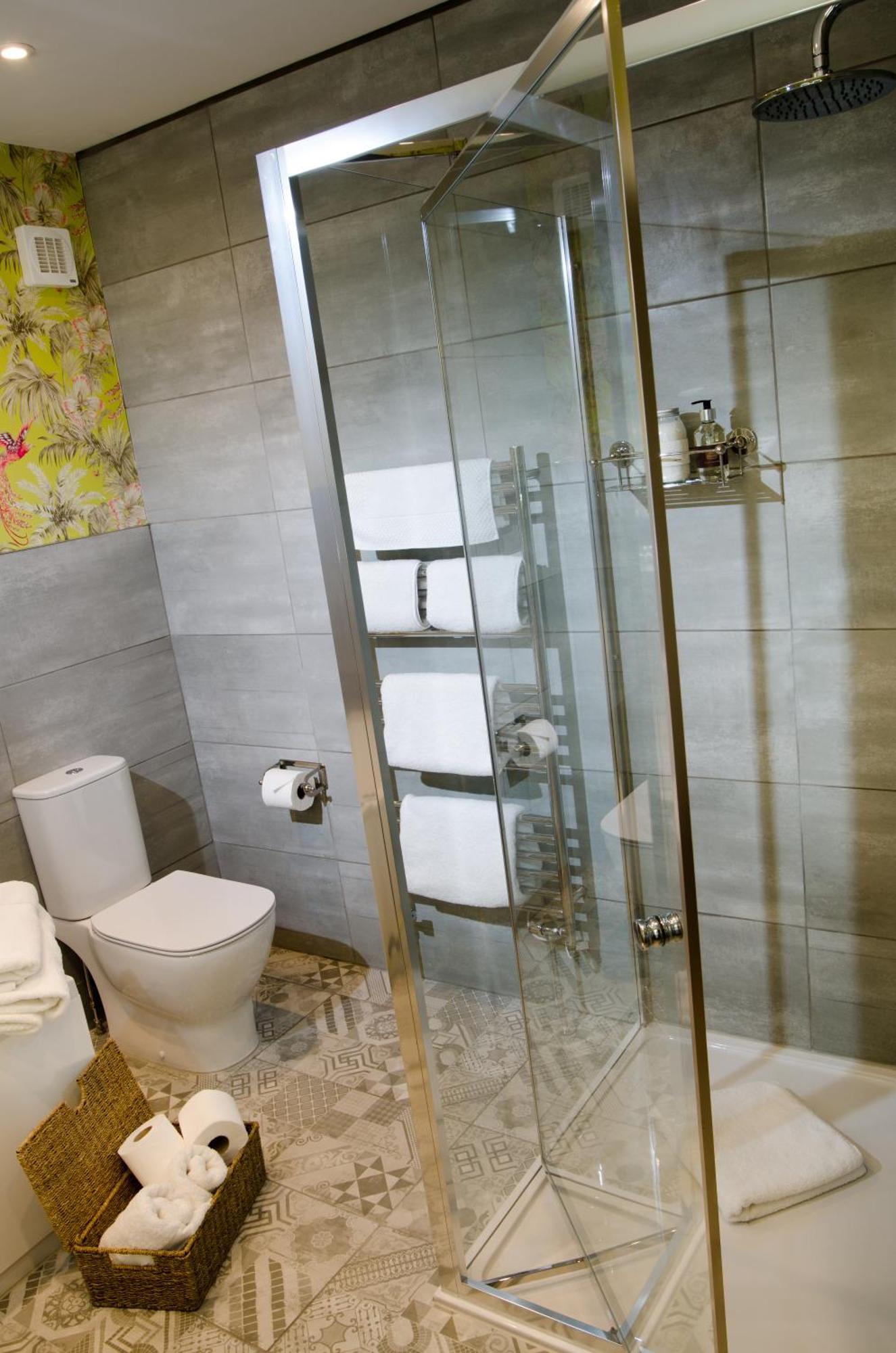 Deluxe Double Room Bath