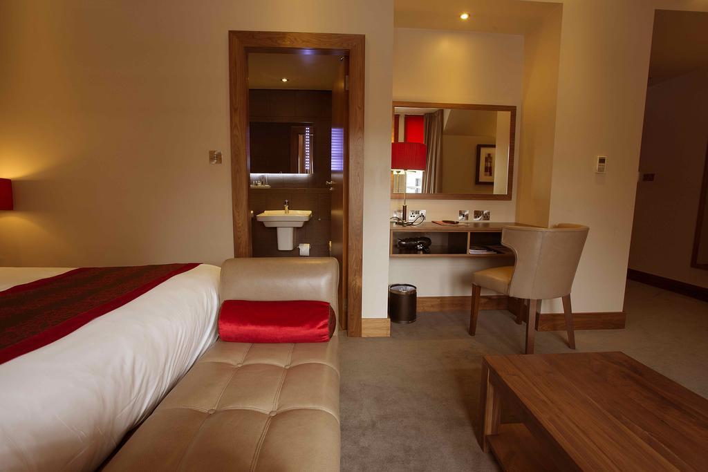 Executive Double Room with Street View,67964474:JPEG