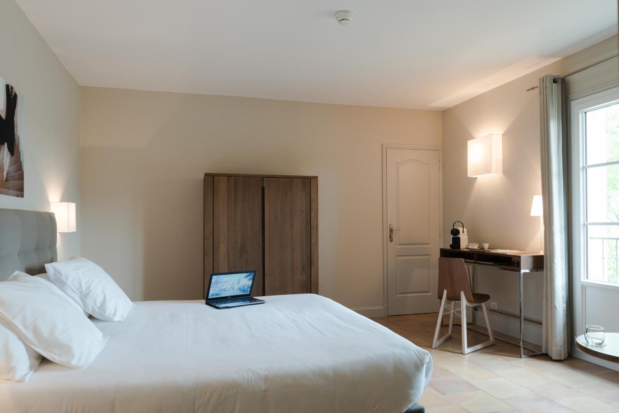 Chambre Double Confort - Vue sur Route