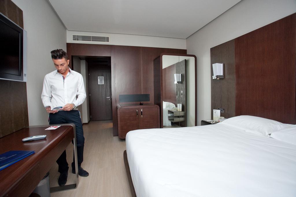 Standard King Room with Spa Access,68159609:JPEG