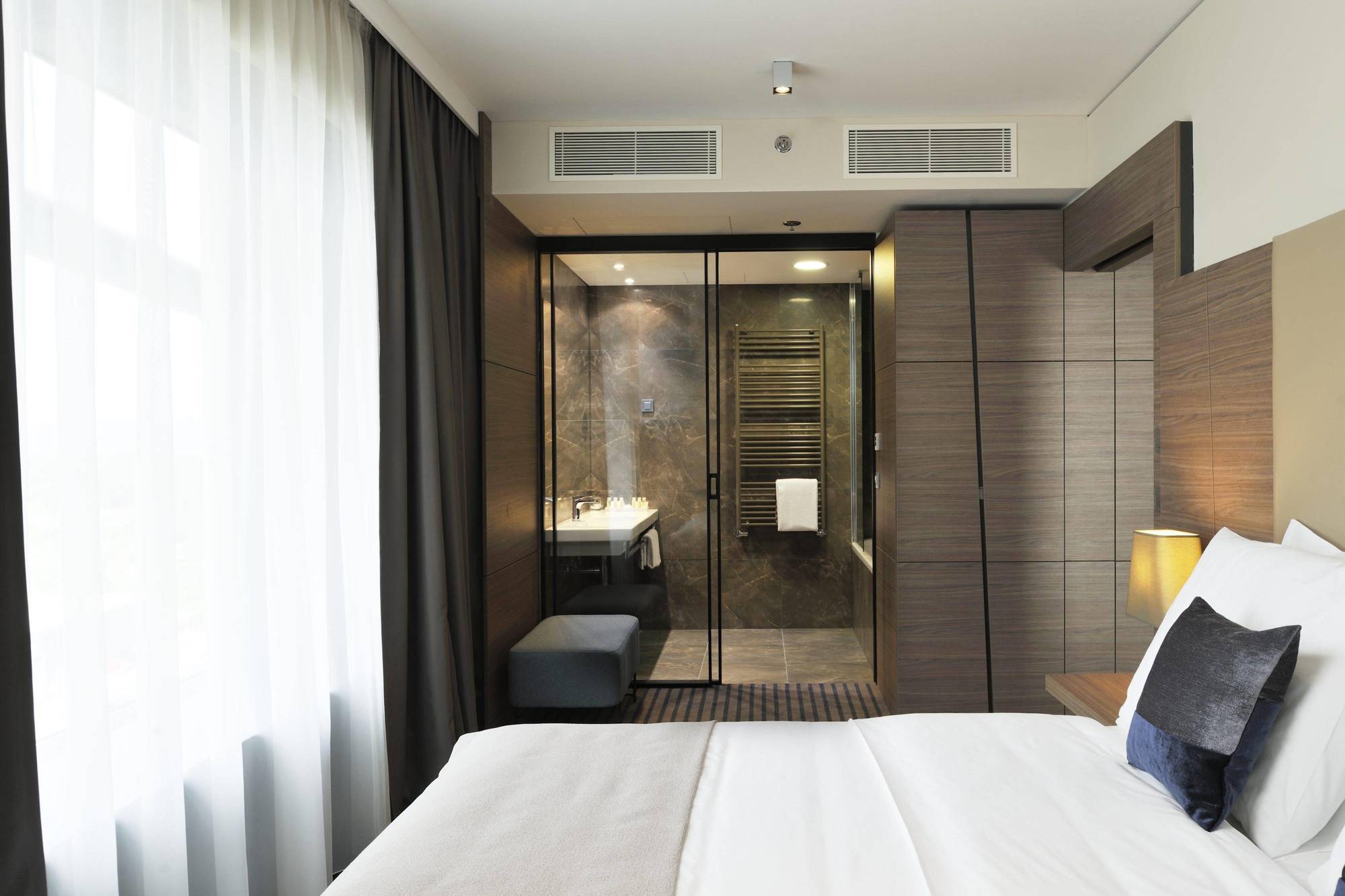 Junior Suite,681875430:JPEG