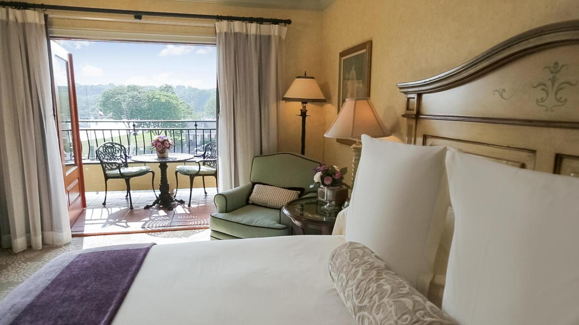 King Room with Balcony,682522413:JPEG