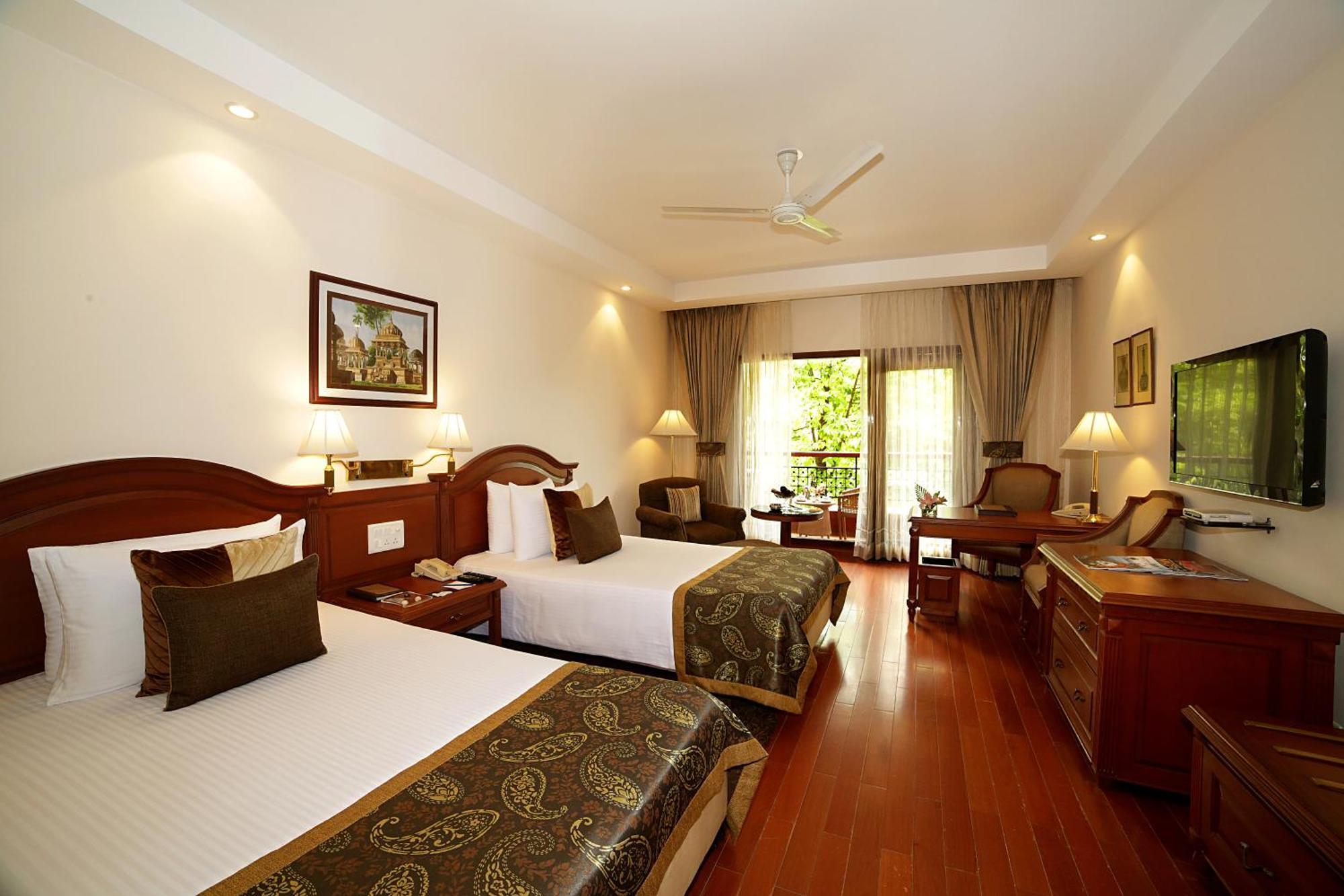 Deluxe Double or Twin Room on food beverages | on spa salon services