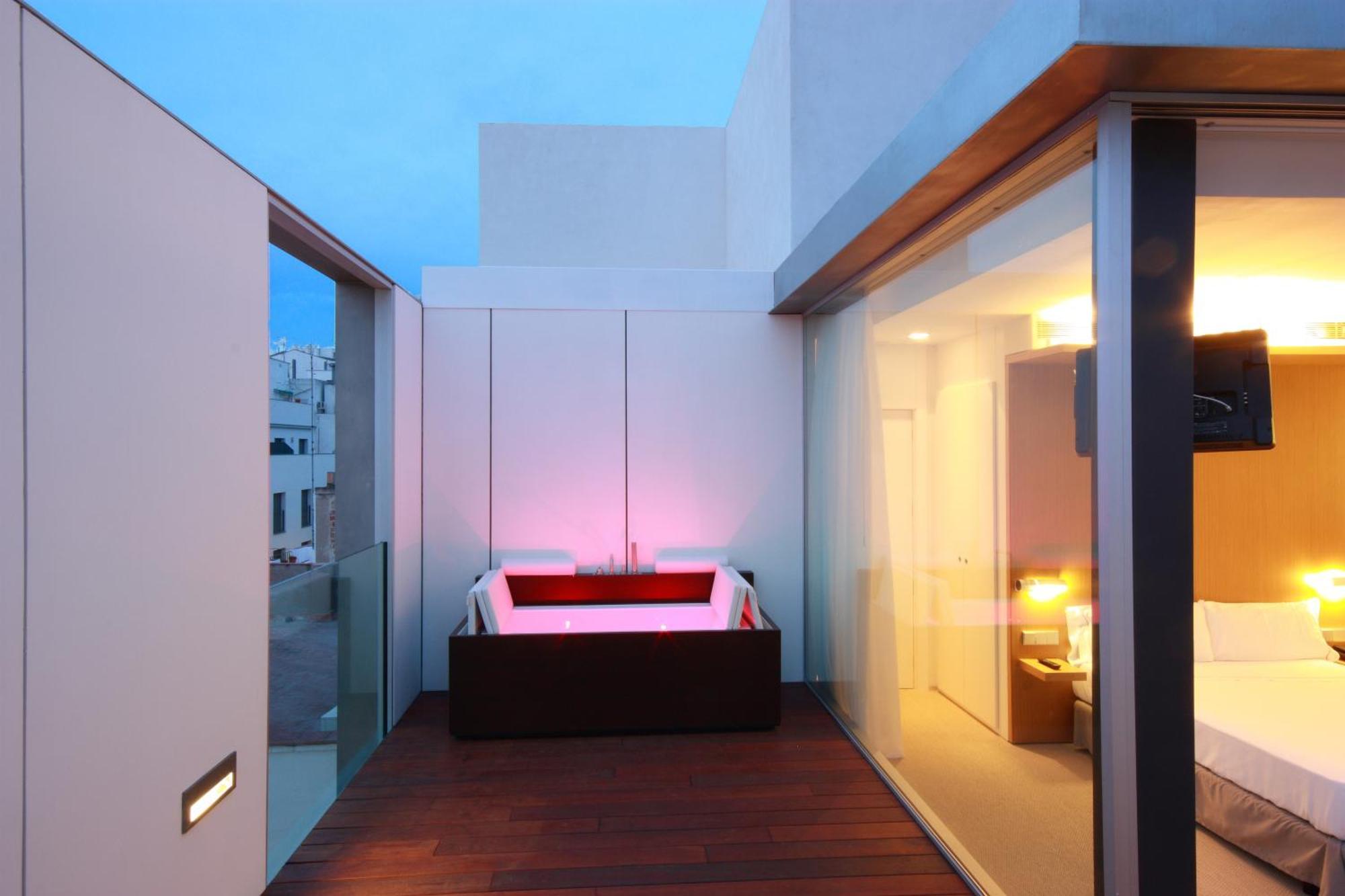 Deluxe Penthouse Whirlpool tub