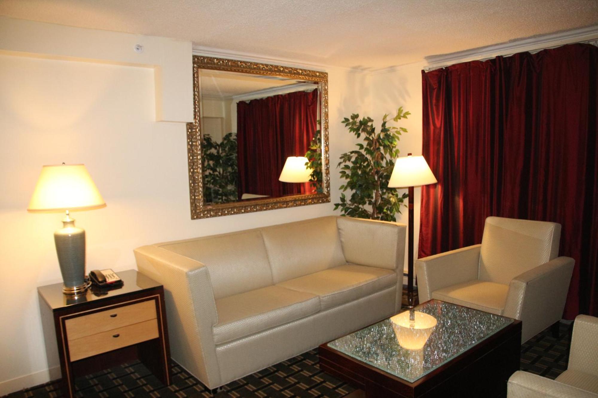 Deluxe King Suite,686616327:JPEG