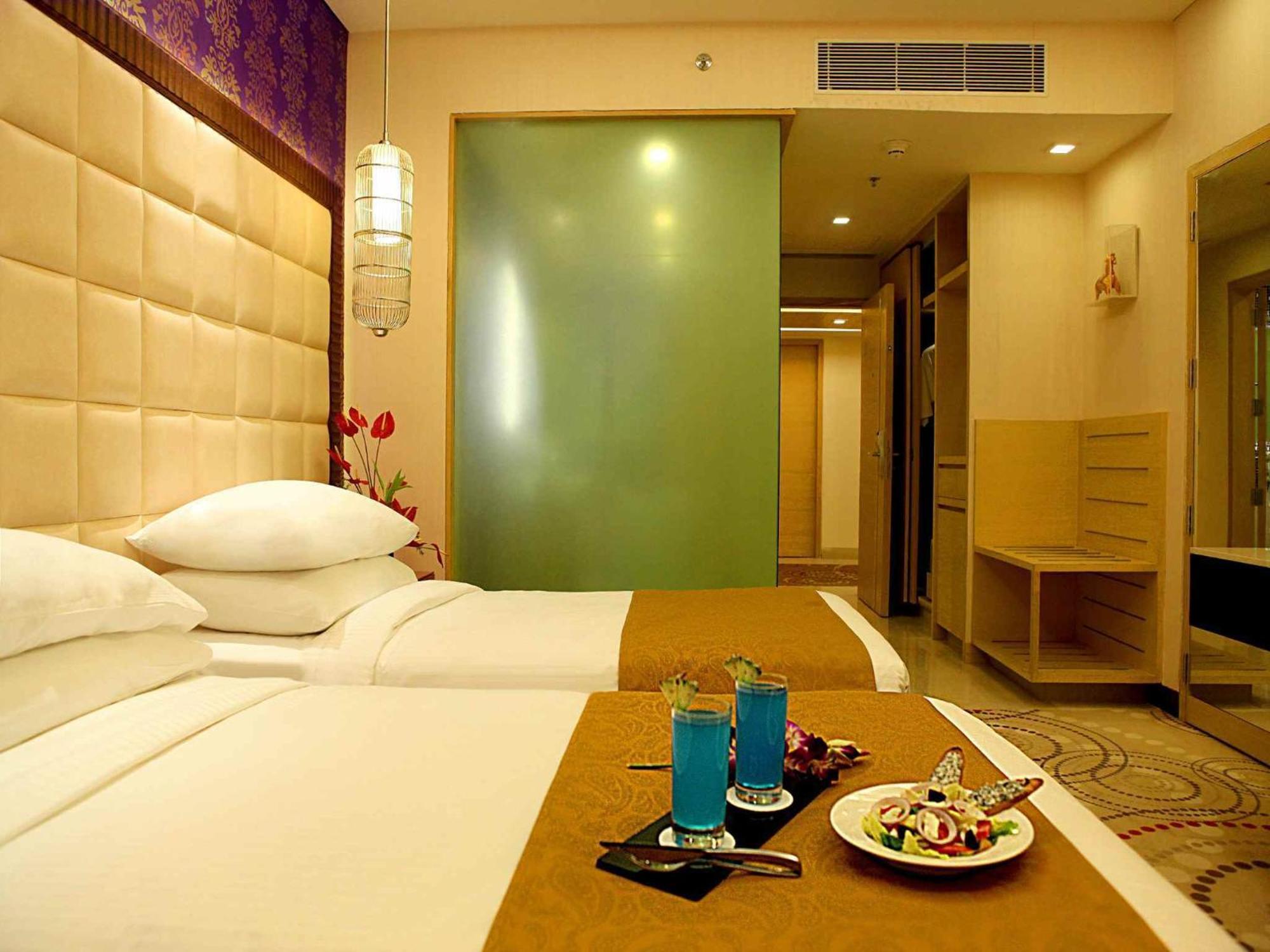 Club Double or Twin Room on food & soft beverages 