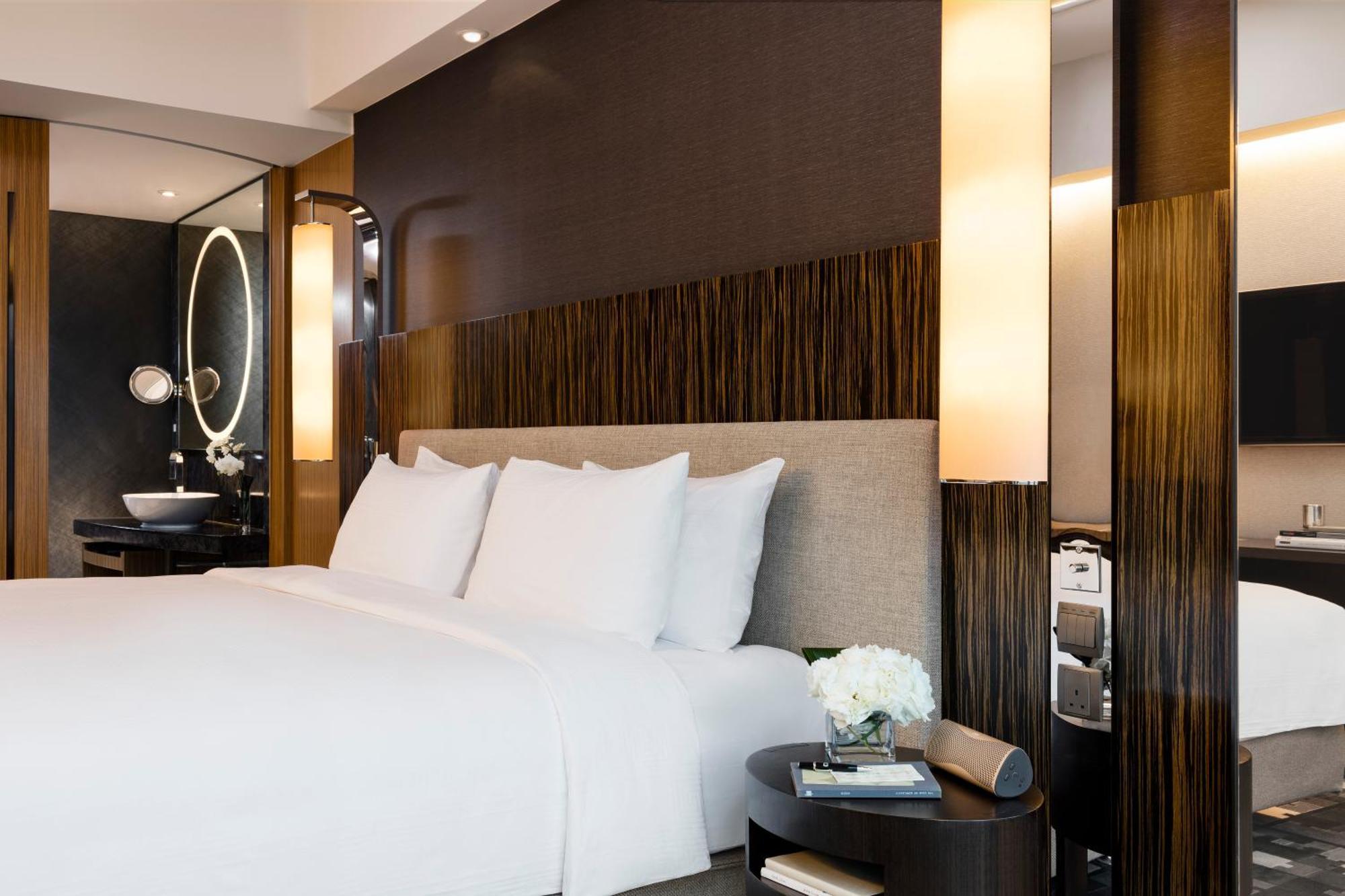 Club 36 King or Twin Room Harbour View