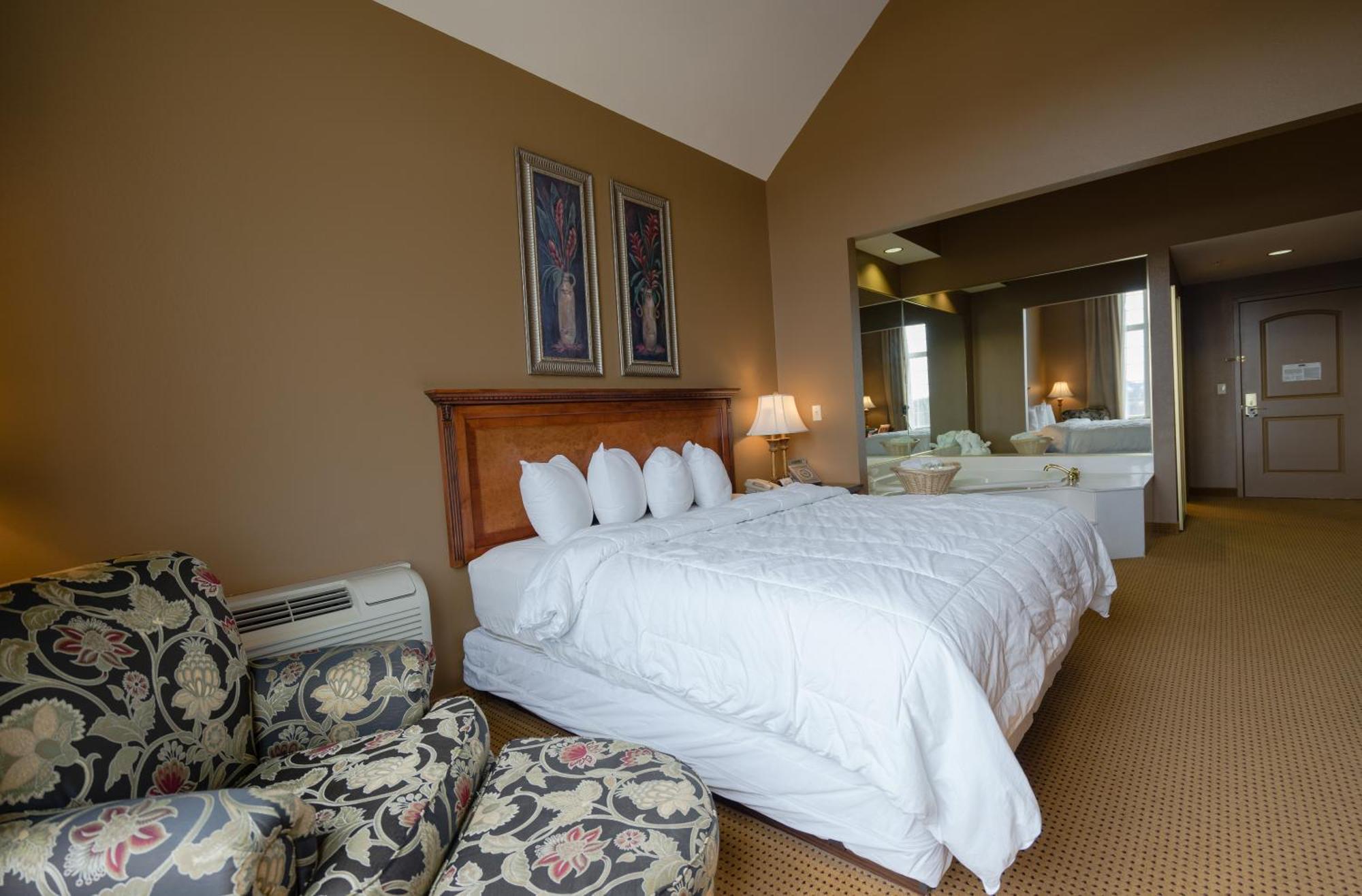 King Suite Spa Bath