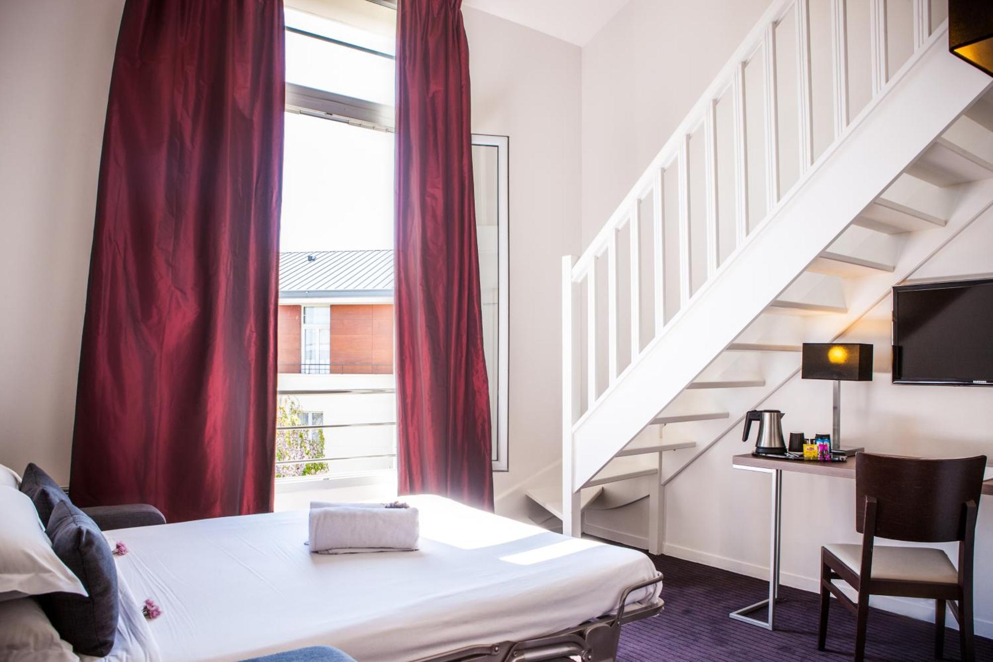 Duplex Room with Pool Access,1481486618:JPEG