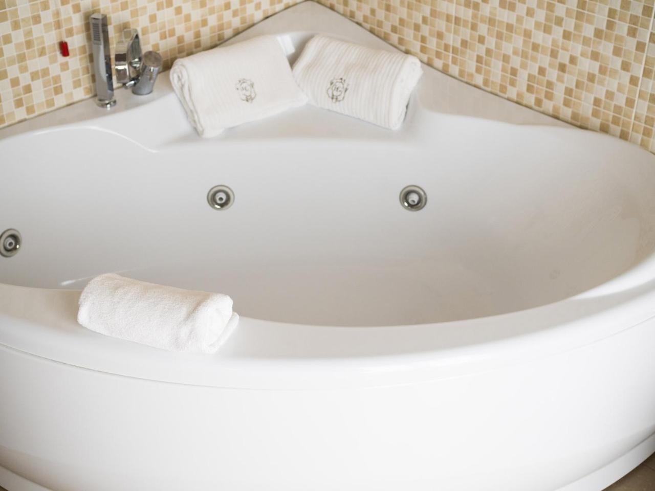 Junior Suite Hot Tub