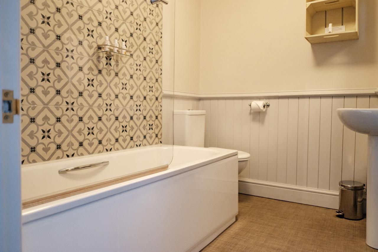 Classic Suite,696602790:JPEG