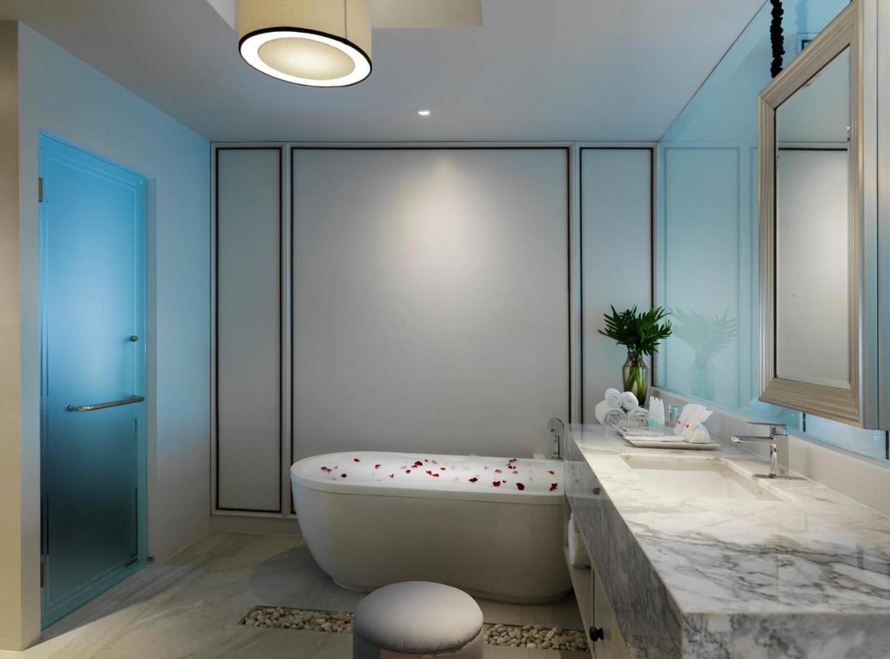 Deluxe Double Room Pool Access