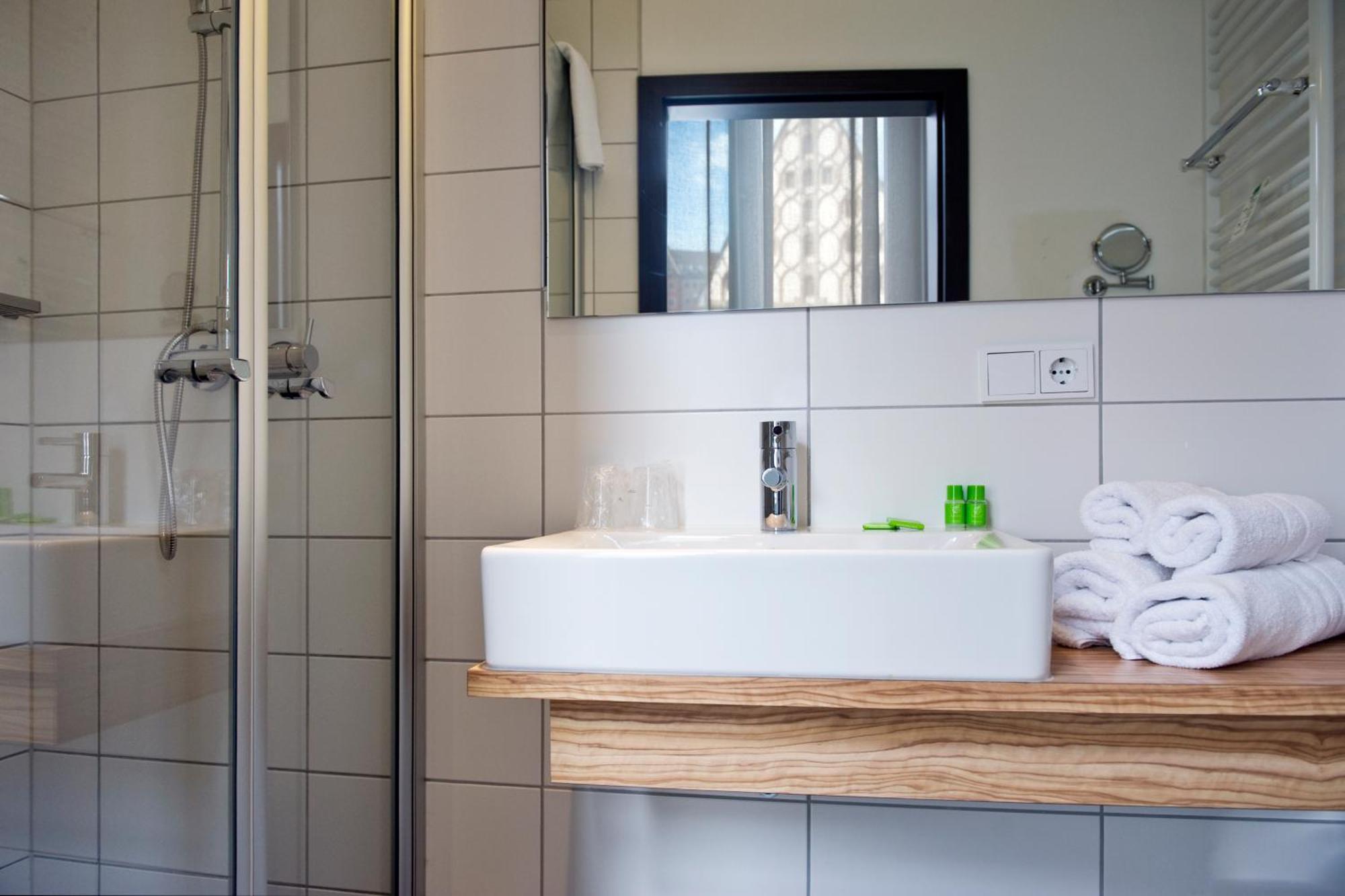 Single Room Economy,1376760083:JPEG