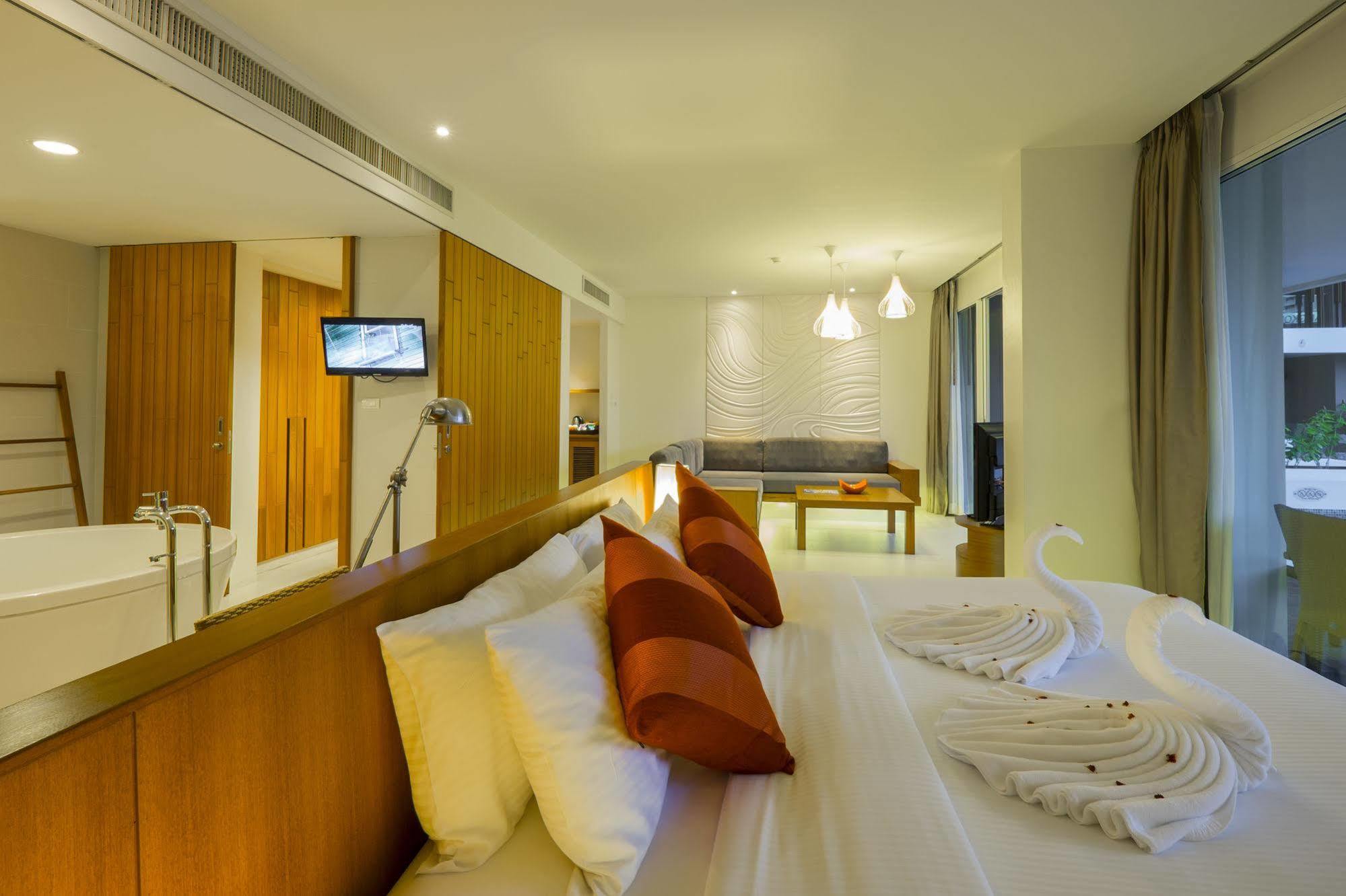 Suite Pool Access