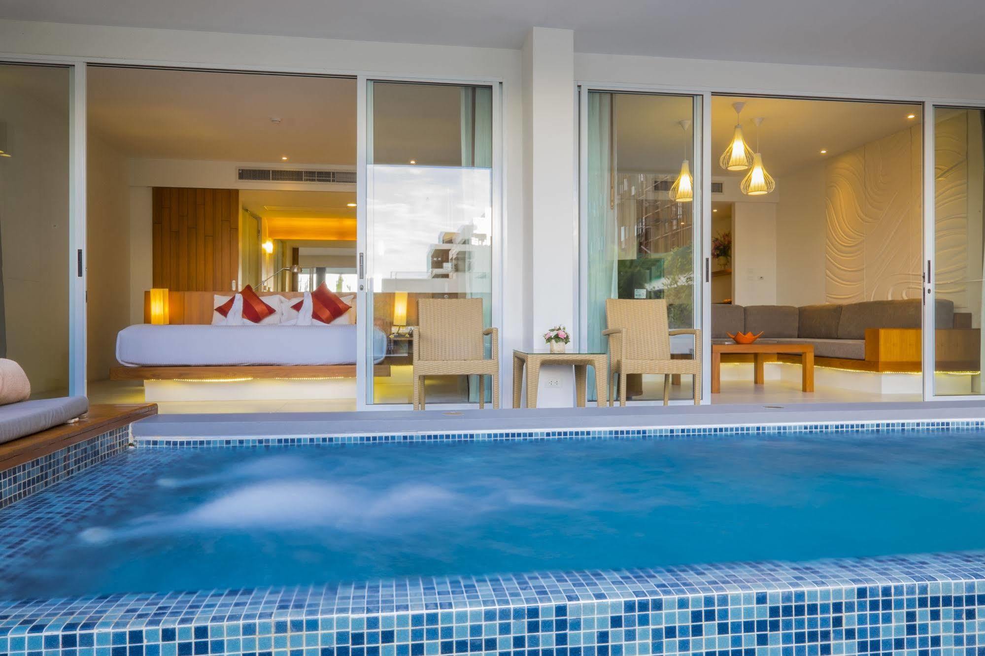 Suite Pool Access