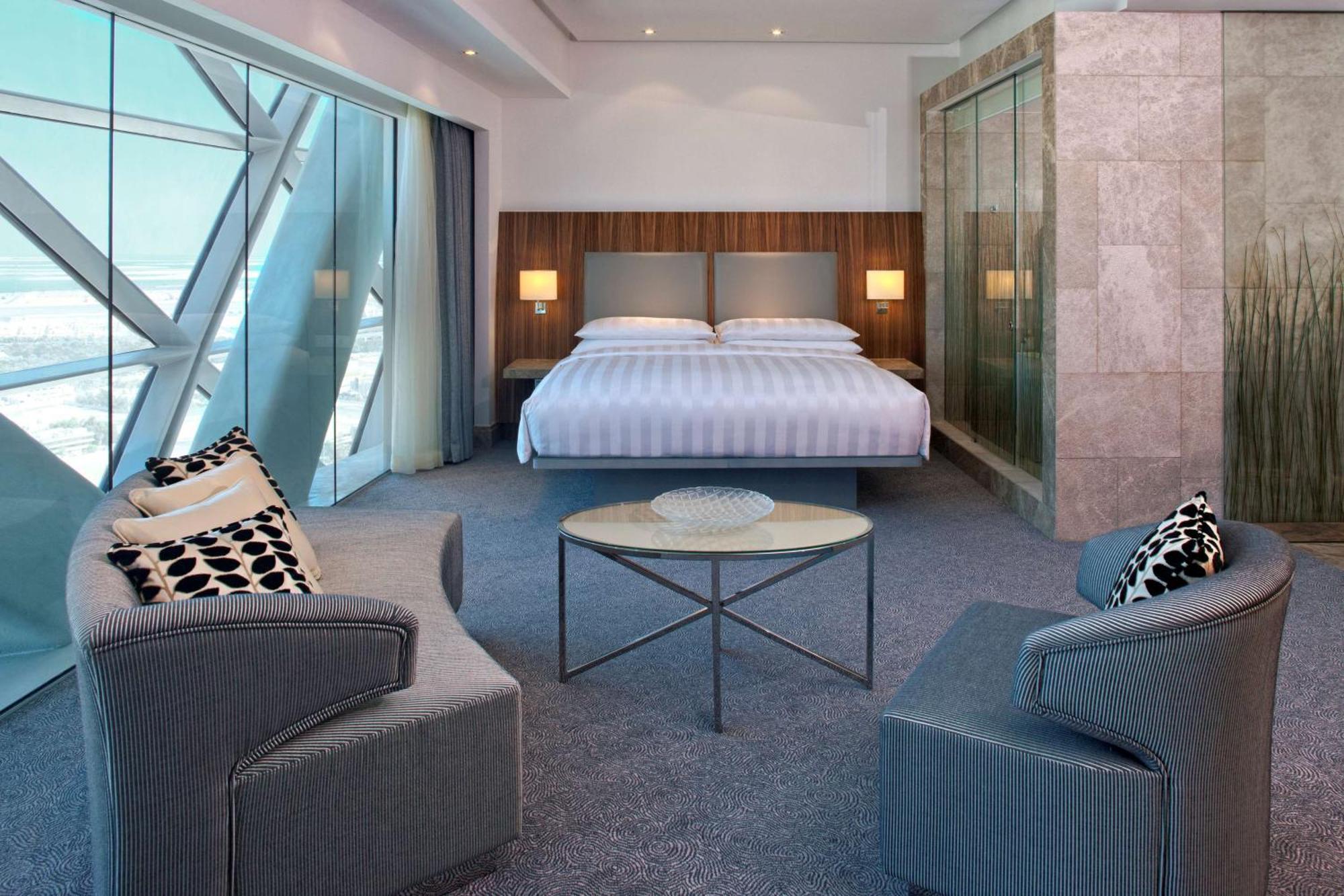 Zimmer mit Kingsize-Bett mit Panoramablick
