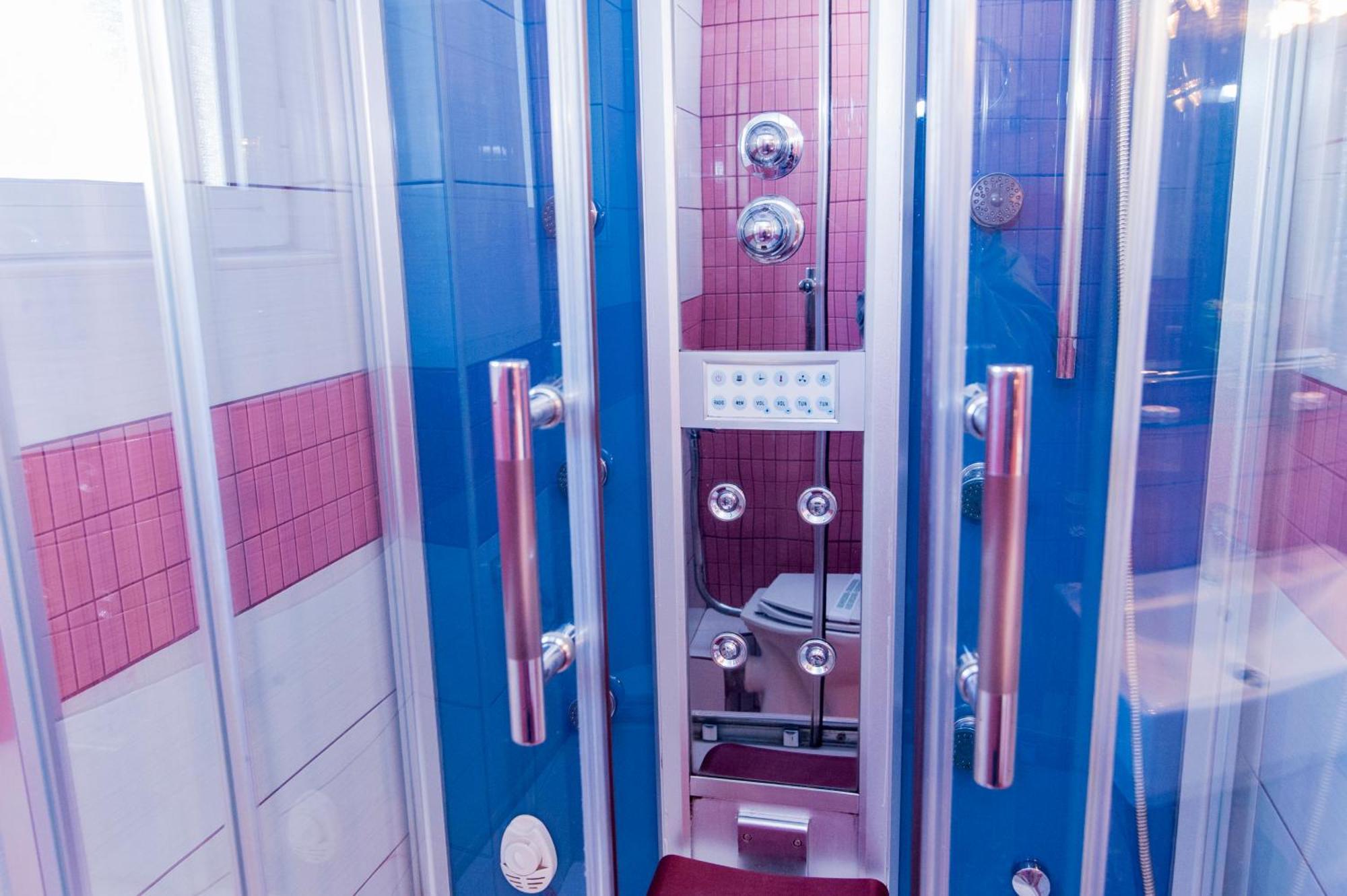 Quadruple Room,701266831:JPEG