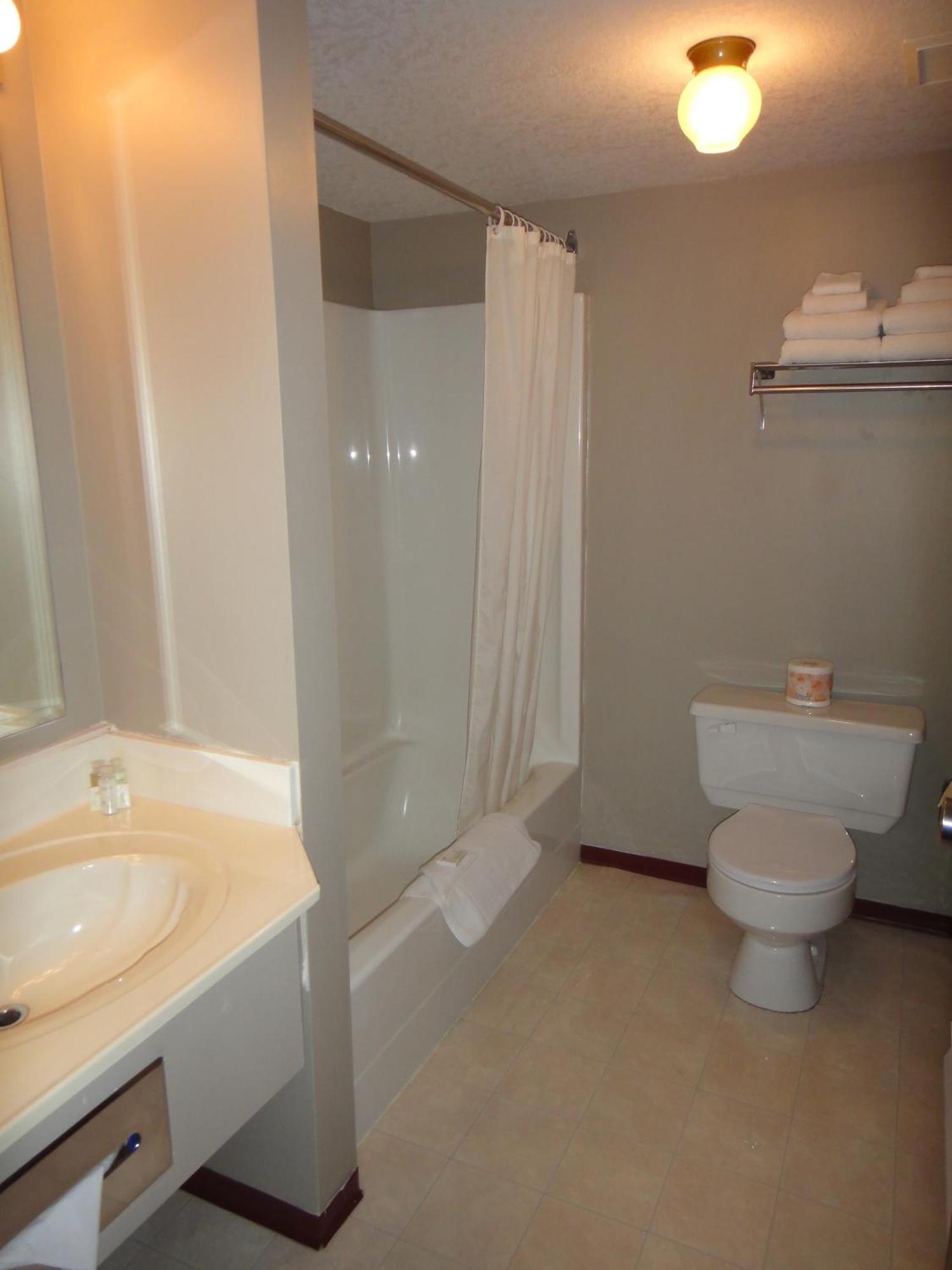 Standard Queen Room