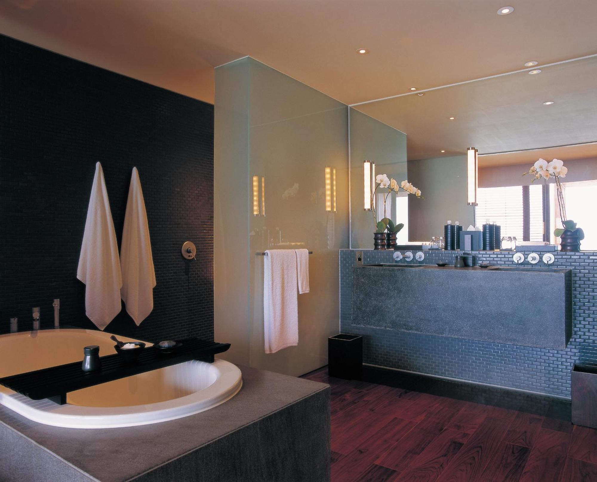Lakeside Suite