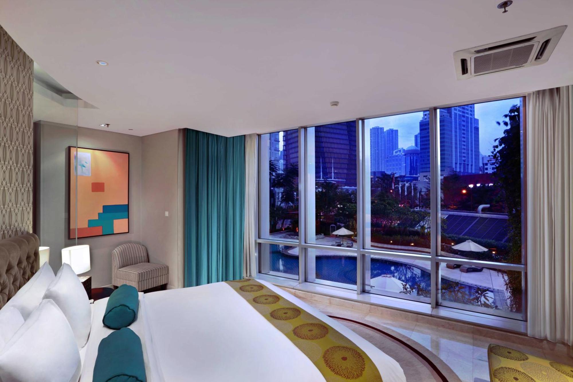 One-Bedroom Suite Pool View