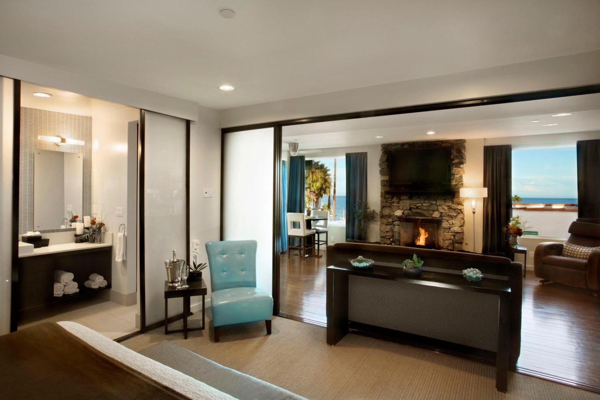 King Suite with Sofa Bed,702719590:JPEG