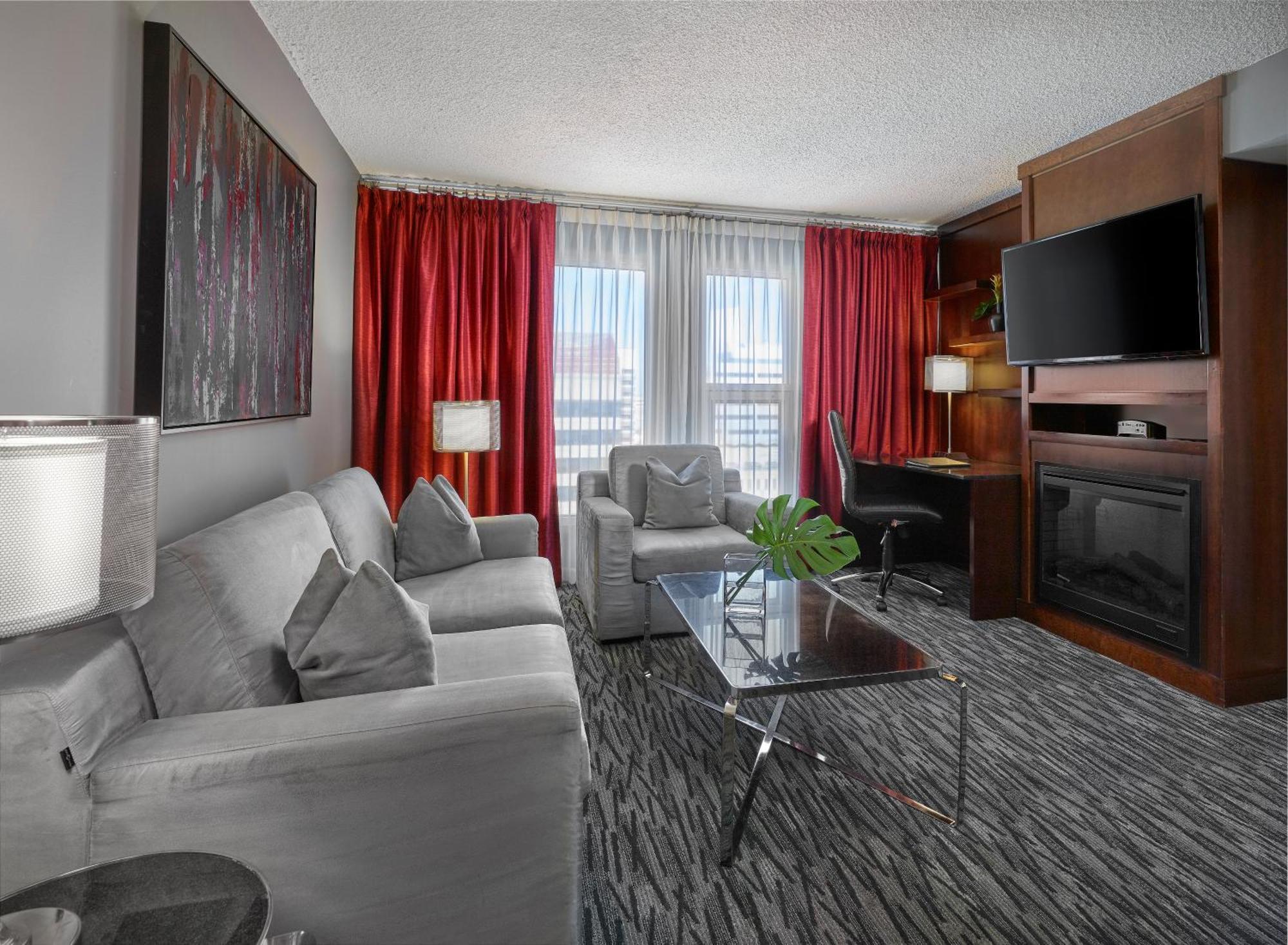 Deluxe Suite